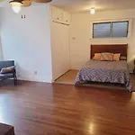 Spacious Studio In Hollywood!