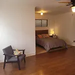Spacious Studio In Hollywood!