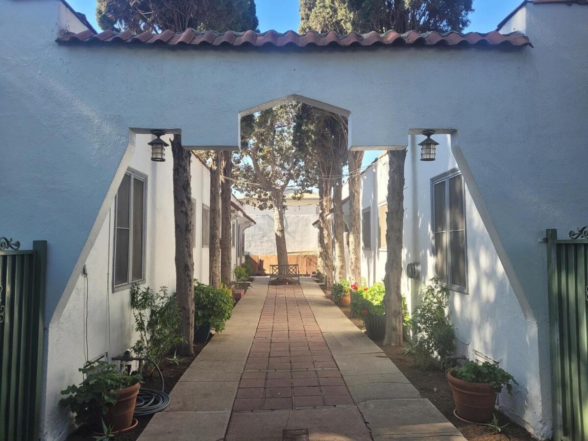 Spacious In Hollywood! Los Angeles